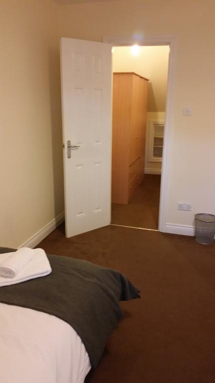 Livingston Ideal Commuter House Екстериор снимка